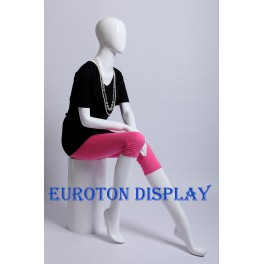 B Ware XF-17B wei&szlig; sitzende weibliche  Schaufensterpuppe lackiert  